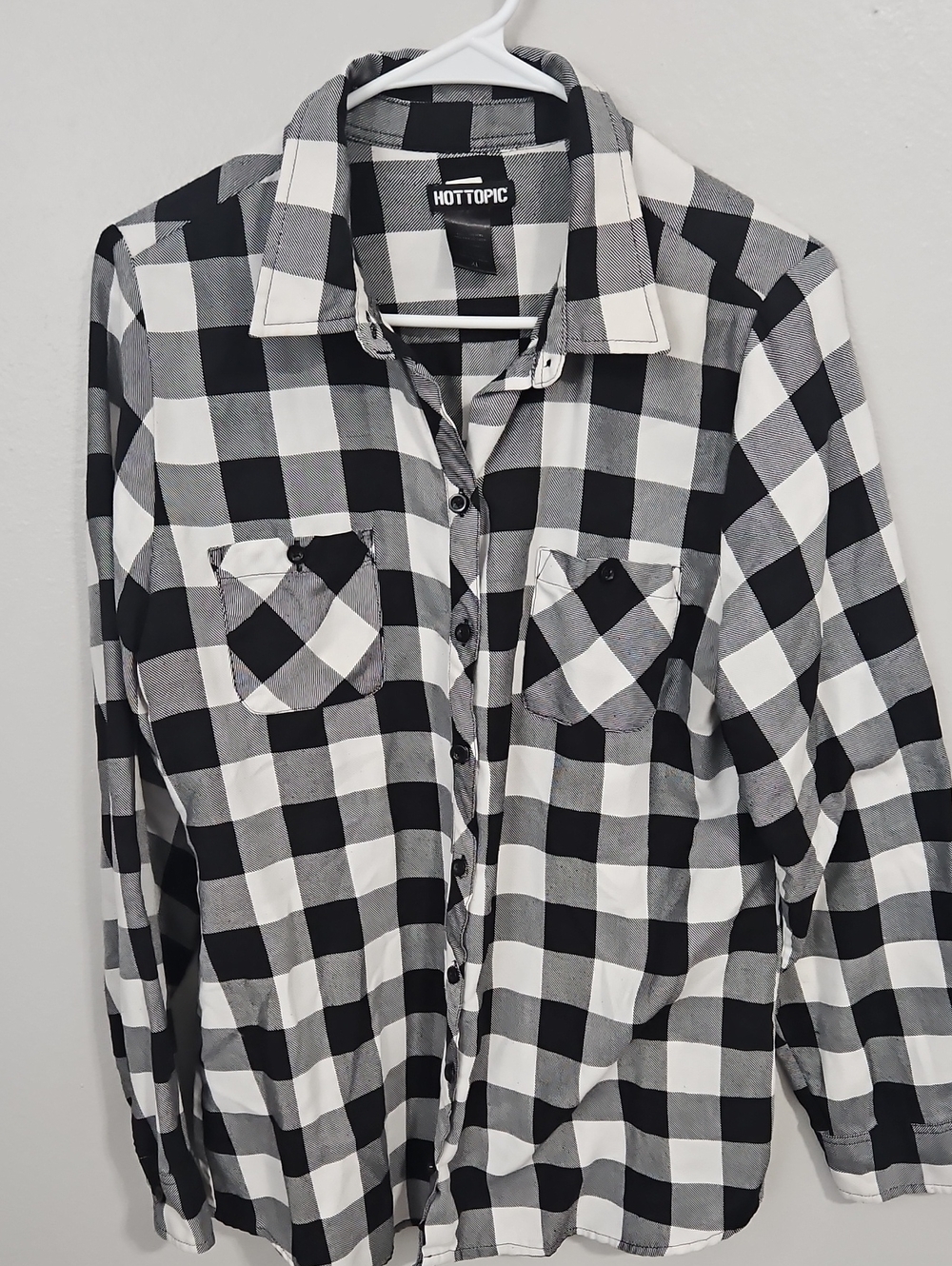 Hot Topic Black and White Plaid Button-Up Shirt